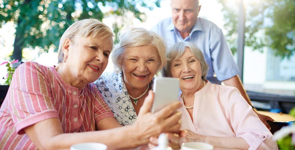 modern-seniors-taking-picture-of-themselves (1)